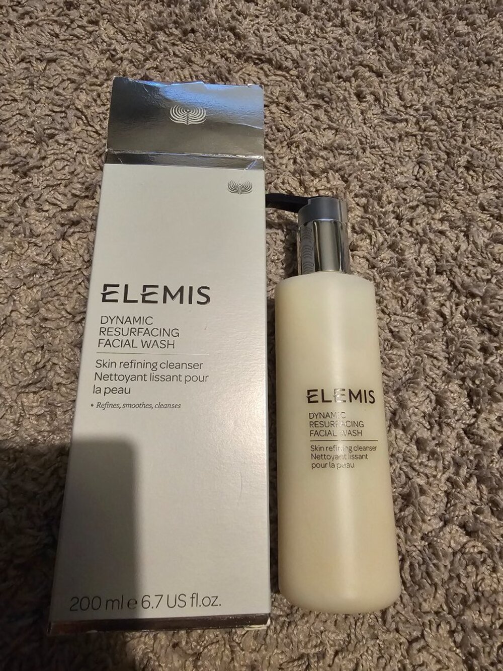 Bundle of Elemis Dynamic Resurfacing Pads and Facial Wash - Picture 4 of 5